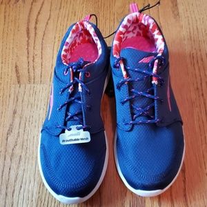 Avia womans Tennis shoe